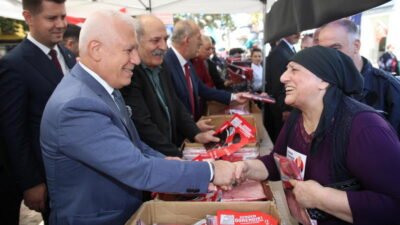 Orhangazi Parkı’nda 29 Ekim Cumhuriyet Bayramı için Bursalılara Atatürk posteri