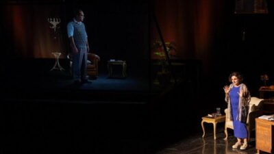 Bursa’da sahnelenen “Keşke” adlı tiyatro oyununda Gazi Mustafa Kemal Atatürk