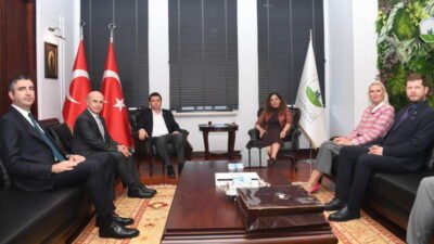 Osmangazi Belediye Başkanı Erkan Aydın, Belediyeler Birliği Toplantısı için Bursa’ya