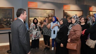 Osmangazi Belediye Başkanı Erkan Aydın, geziye katılan Çirişhane Mahallesi kadınlarıyla