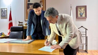 Gemlik Belediye Başkanı Şükrü Deviren, Bursaspor Kulübü’ne gerçekleştirdiği ziyaretle, kulüp