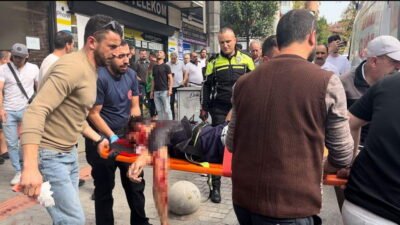 Bursa’da 25 yaşındaki bir genç, arkadaşı ile birlikte caddede yürüdüğü