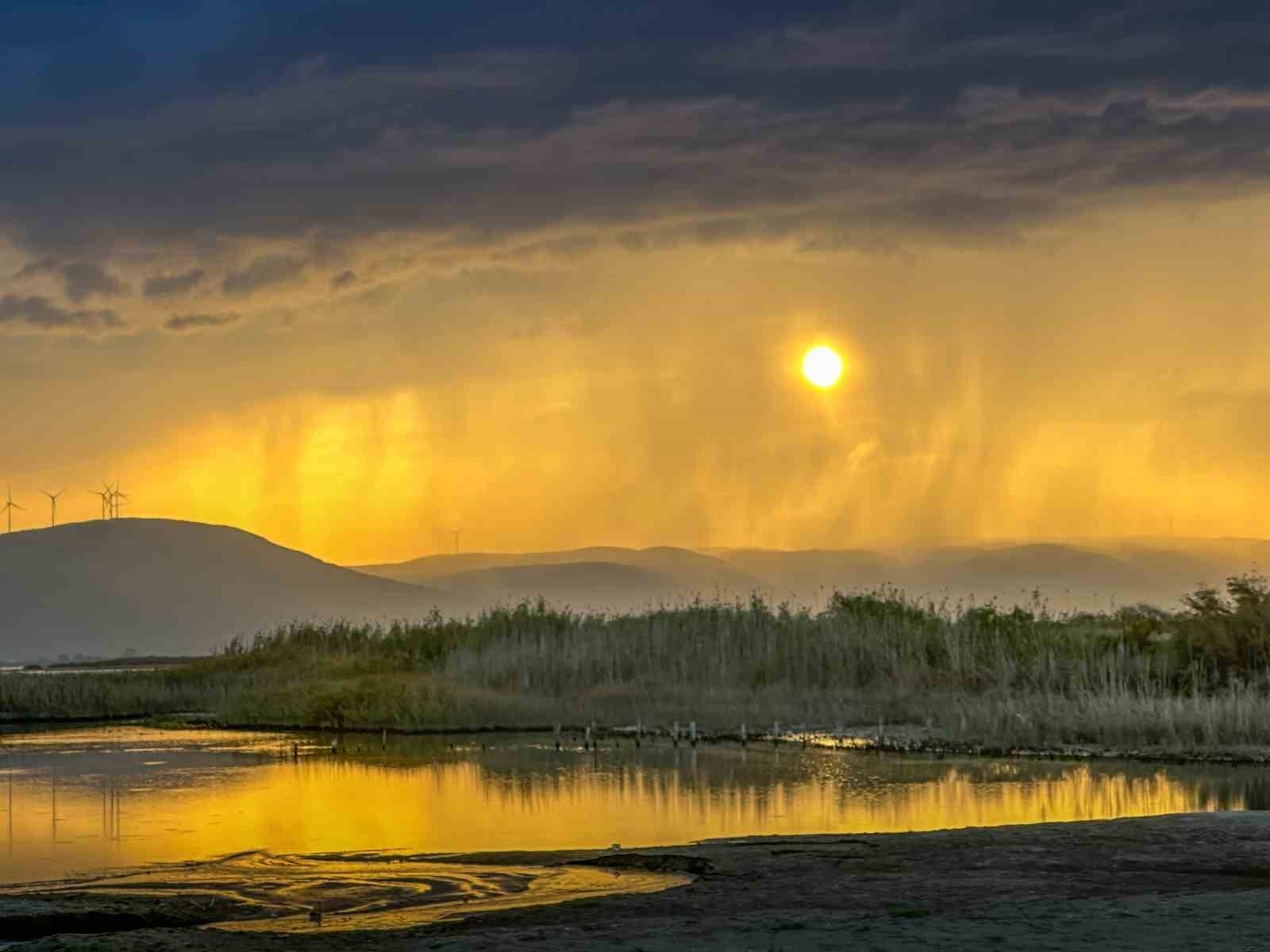 Sağanak yağmur bulutları, Bursa semalarında görsel şölen oluşturdu. Yaban hayatı