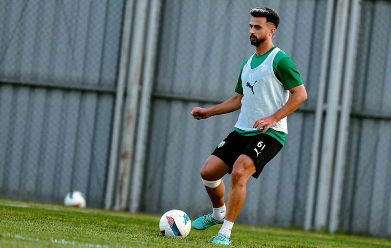 Bursaspor deplasmanda oynayacağı Silifke Belediye Spor maçı hazırlıklarına akşam saatlerinde