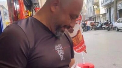 Bursa’nın Gemlik ilçesinde coğrafya öğretmeni olan Mustafa Sarı (48), geçirdiği