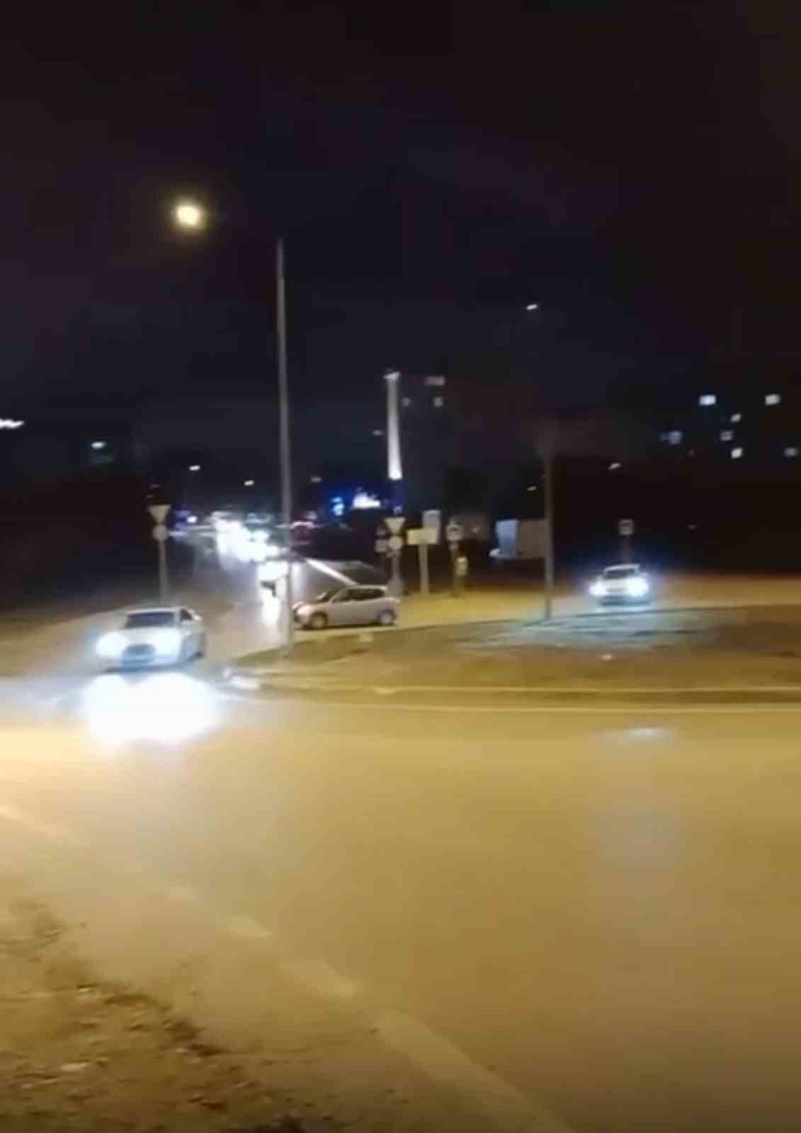 Bursa’da sokak üzerinde drift atan otomobil sürücüsü vatandaşı çileden çıkardı.