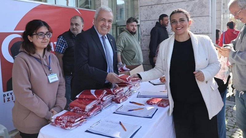 Nilüfer Atatürk posterleriyle donanıyor