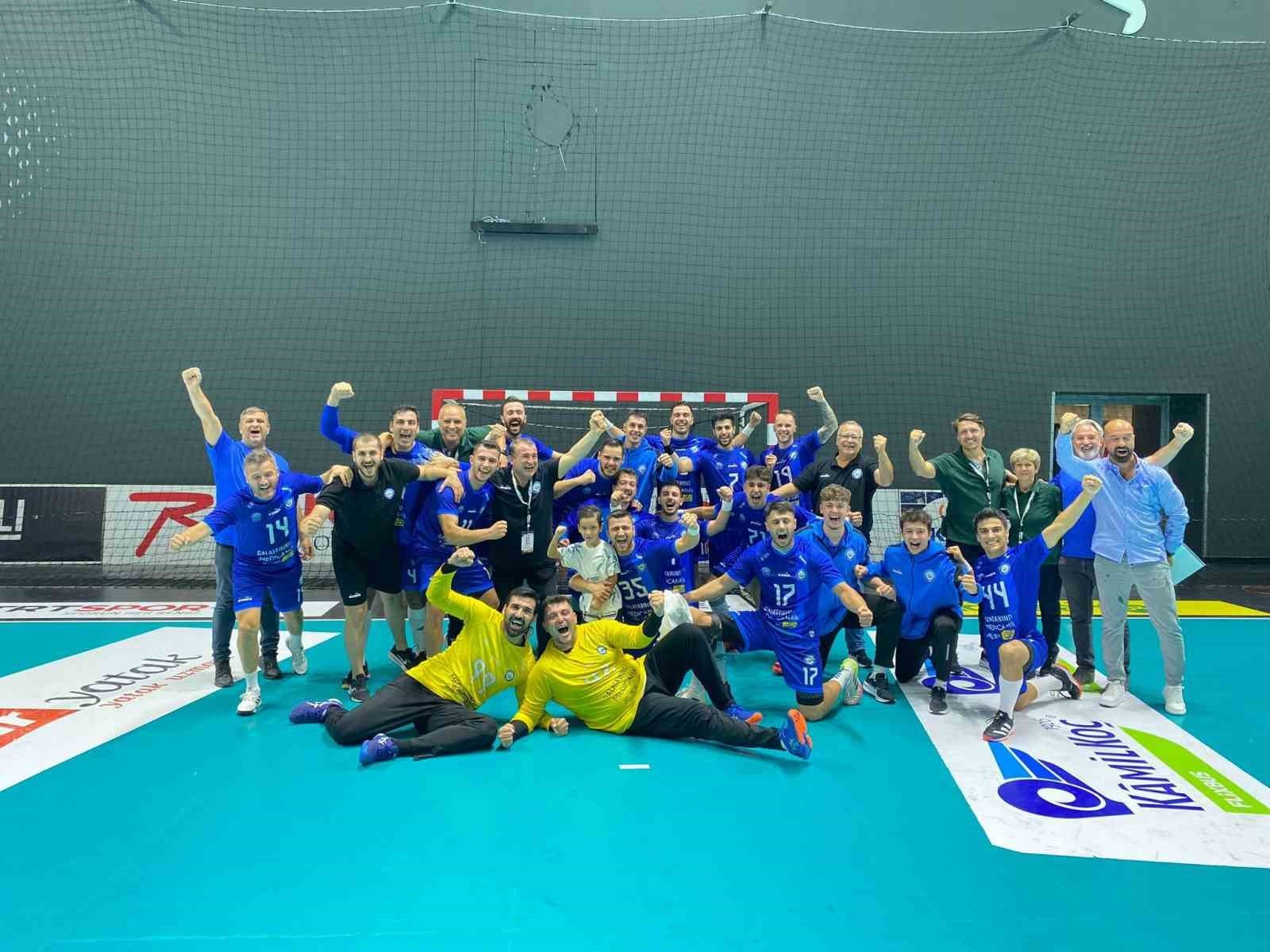 Nilüfer Belediyespor Erkek Hentbol Takımı, deplasmanda karşılaştığı Spor Toto’yu 33-32’lik