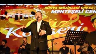 Osmangazi Belediyesi tarafından düzenlenen ‘Güz Konserleri’ kapsamında sahne alan Menteşeli