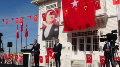 Zaferle sonuçlanan Büyük Taarruz'un ardından Türkiye Büyük Millet Meclisi'nin siyasi