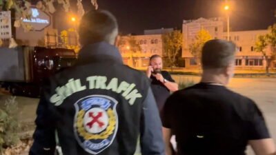 Bursa’da alkol uygulamasına takılan bir sürücü dakikalarca polisle pazarlık yapmaya