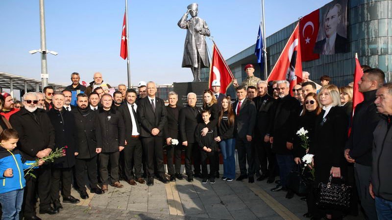 Bozbey: “Bursa Kent Meydanı’nda Ata’mızın izi olacak”