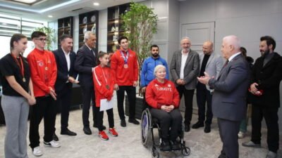 Bursa Büyükşehir Belediye Başkanı Mustafa Bozbey, Bursa Büyükşehir Belediyespor’un milli