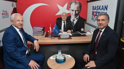 Bursa Büyükşehir Belediye Başkanı Mustafa Bozbey, kentin çeşitli noktalarında gerçekleştirdiği