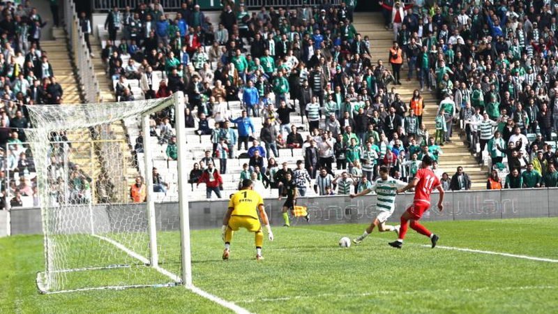 Bursaspor liderlik koltuğunu kaptı