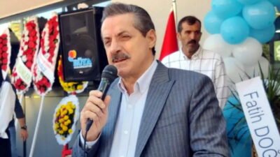 Bursa'nın İnegöl ilçesinde ekonomi hakkında konuşan AK Parti Artvin Milletvekili