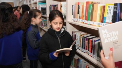 Osmangazi Belediyesi’nin hizmete açtığı Hasan Ali Yücel Dünya Klasikleri Kütüphanesi,