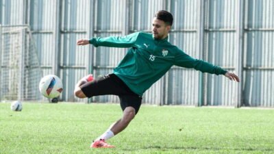 Bursaspor kendi sahasında Kuşadasıspor ile oynayacağı maçın hazırlıklarını Teknik Direktör