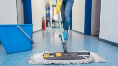 Okulların açılması ile beraber temizlik personelin kurumlarda olmaması veliler tarafından