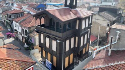 Mudanya Belediyesi, Girit Sokağı’nın simge yapılarından tarihi konağı “Cumhuriyet Müzesi”ne