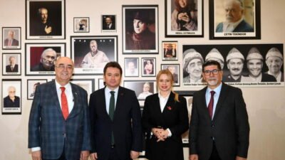 Osmangazi Belediyesi’nin düzenlediği Medya Buluşmaları programında Bursa medyasının tecrübeli kalemleri,