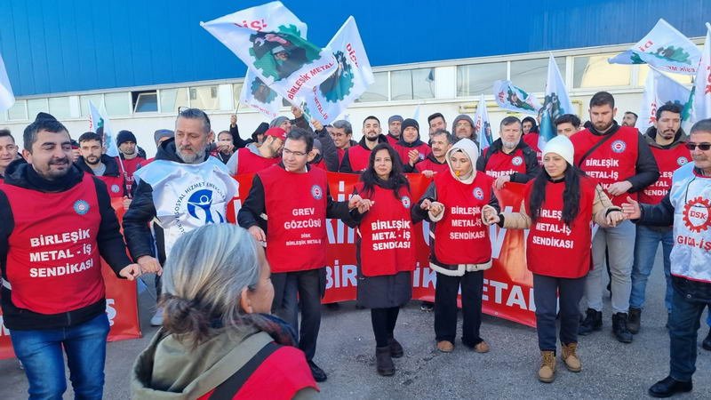 Birleşik Metal Bursa Şubesi grev yasağını tanımadı. Grevleri cumhurbaşkanı kararıyla