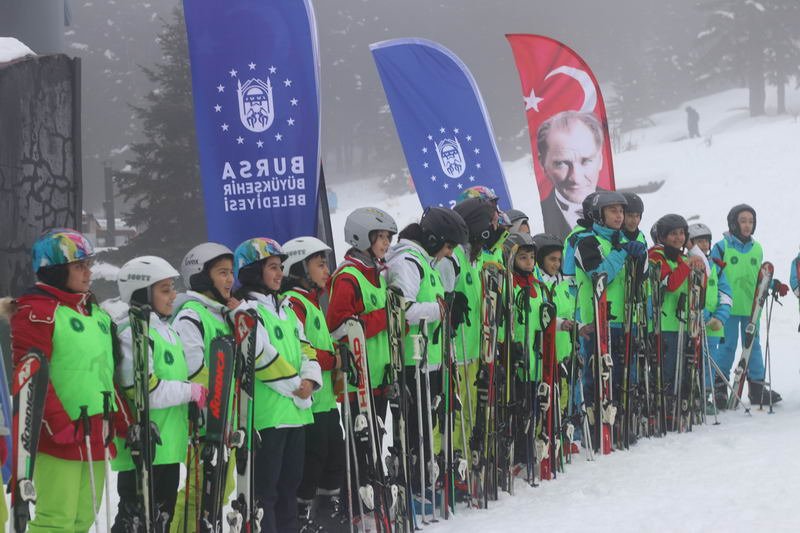 Bursa'nın zirvesine ‘Uludağ’ isminin verilişinin 100. yılı dolayısıyla ‘1000 Çocuk