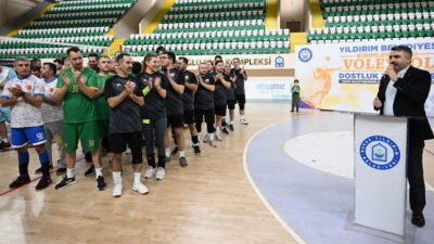 Yıldırım Belediyesi çalışanları arasında düzenlenen geleneksel birimler arası voleybol turnuvası