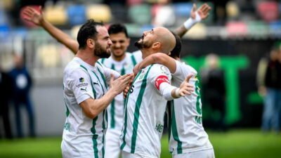 Adem Çağlayan’la 4’te 4 yapan lider Bursaspor, bugün Balıkesir’de Artvin
