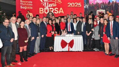 Bursa Büyükşehir Belediye Başkanı Mustafa Bozbey, Belediye çalışanlarıyla yeni yıl