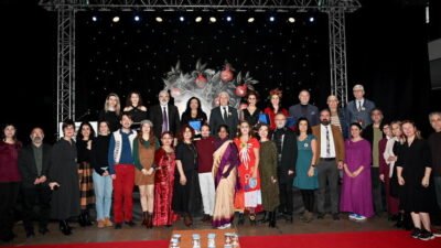 Bursa Büyükşehir Belediyesi tarafından düzenlenen 1001 Masal Bursa Şenliği, Bursa'yı