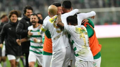 Yakın takipçisi Karşıyaka üç puan kaybetti. Kendi evinde Hopaspor'u 2-1