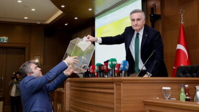 Gündem maddelerinin ve önergelerin görüşüldüğü Bursa Büyükşehir Belediye Meclisi toplantısında,