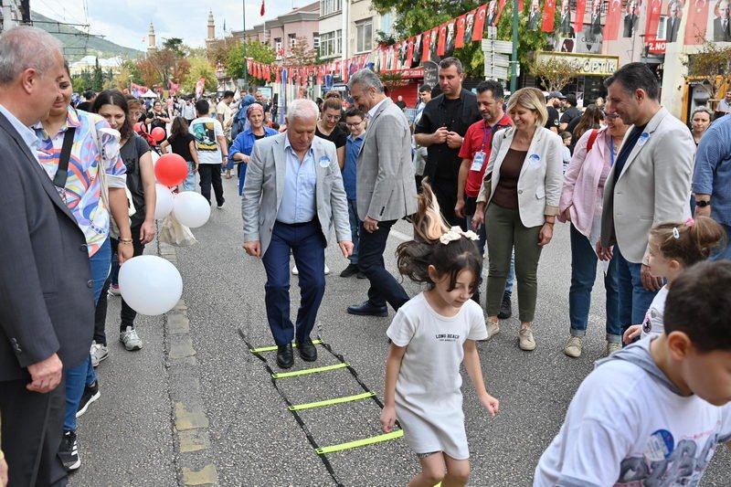 Bursa Büyükşehir Belediyesi, öğrencilerin 2024-2025 eğitim öğretim yılının yarıyıl tatilini