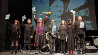 Dünya ve Türk edebiyatına sayısız eserler kazandıran şair ve yazar