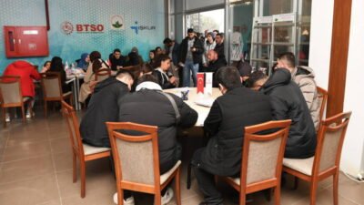 Osmangazi Belediyesi’nin iş arayan vatandaşlar ile işverenleri bir araya getirdiği