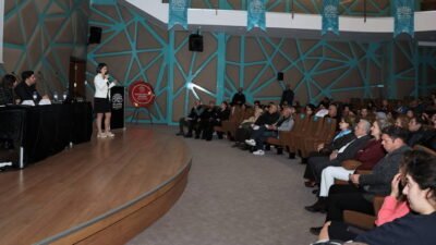 Nilüfer Belediyesi’nin, genç sporcular ve antrenörlere yönelik düzenlediği “Sporcu Sağlığı”