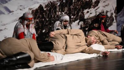 “Buzdan Döşek, Kardan Yorgan Serildi Sarıkamış’ta” isimli tiyatro oyunu ilçe