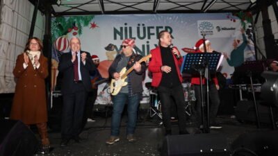 Nilüferliler, yeni yıla Cumhuriyet Meydanı’nda “Merhaba” dedi. Nilüfer Belediye Başkanı