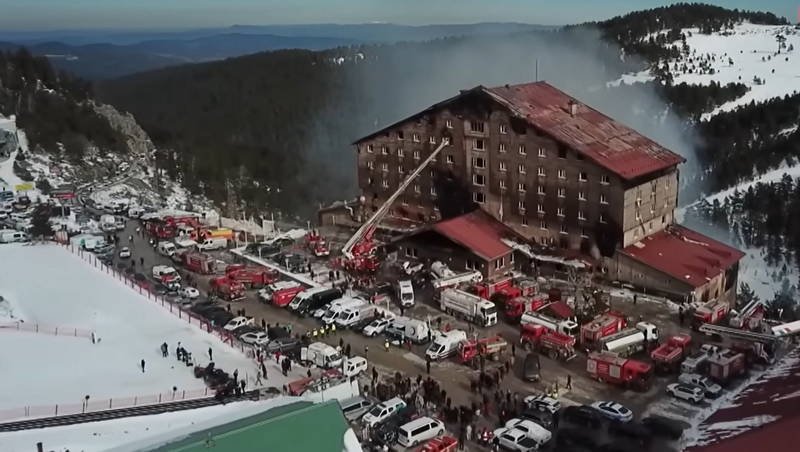 Türkiye, Bolu Kartalkaya'daki otel yangınında hayatını kaybeden 79 vatandaşına ağladı.