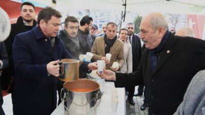 Her hafta bir mahalleyi ziyaret ederek vatandaşlarla bir araya gelen