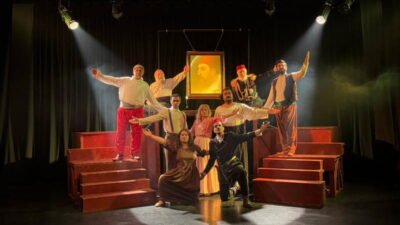 "Tarih kadar eskidir, bizde hürriyetin savaşı..." sözleriyle başlayan "İstibdat Kumpanyası",