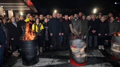 Büyük felaketin meydana geldiği saat 04.17’de Osmangazi Meydanı’nda düzenlenen programda,