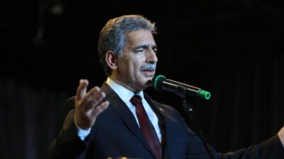 Gemlik Belediye Başkanı Şükrü Deviren de koroyla birlikte “Mülki Devran”