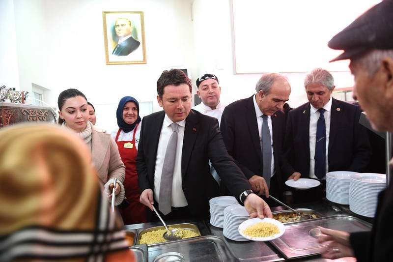 Osmangazi Belediyesi, vatandaşlara düşük ücretlerle sağlıklı gıda hizmeti sunduğu Kent
