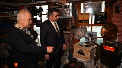 Yıldırım Belediye Başkanı Oktay Yılmaz, Bursa'da Yeşil Caddesi’ndeki atölyesinde 40