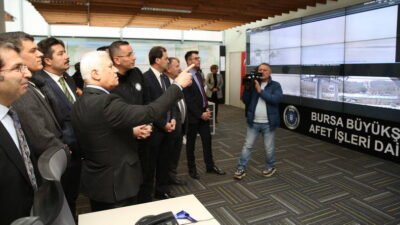 Bursa Büyükşehir Belediyesi, Afet Koordinasyon Merkezi’ni (AKOM) faaliyete geçirdi. Kente
