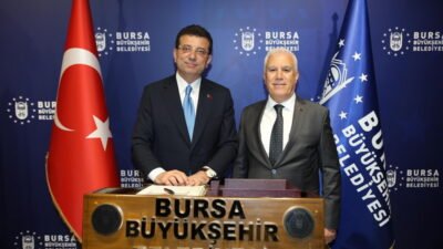 Bursa Büyükşehir Belediye Başkanı Mustafa Bozbey, Cumhurbaşkanlığı adaylığı için yola