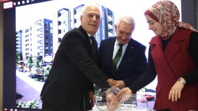 Bursa Büyükşehir Belediyesi’nin Yiğitler Kentsel Dönüşüm Projesi’ne katılan hak sahipleri,