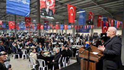 Bursa Büyükşehir Belediye Başkanı Mustafa Bozbey, Yenişehir’deki iftar programında yüzlerce